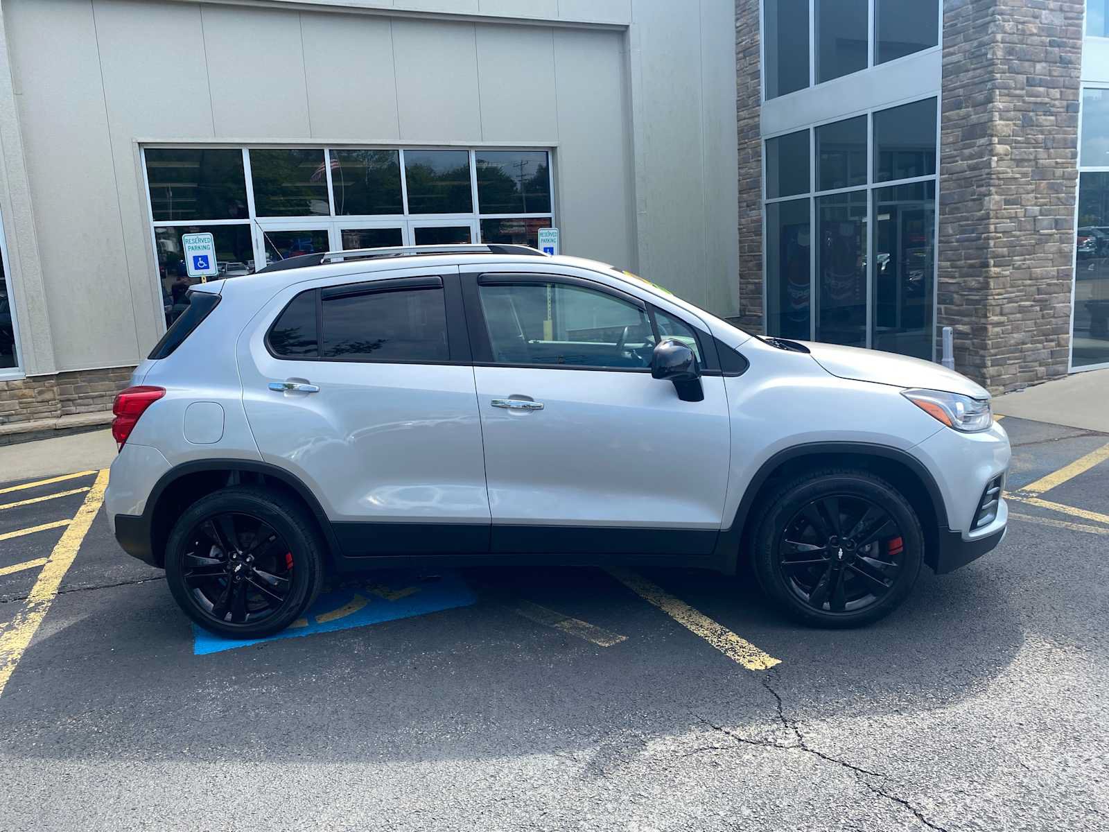 Used 2020 Chevrolet Trax LT w/ Sun & Sound Package AWD/4WD image 14