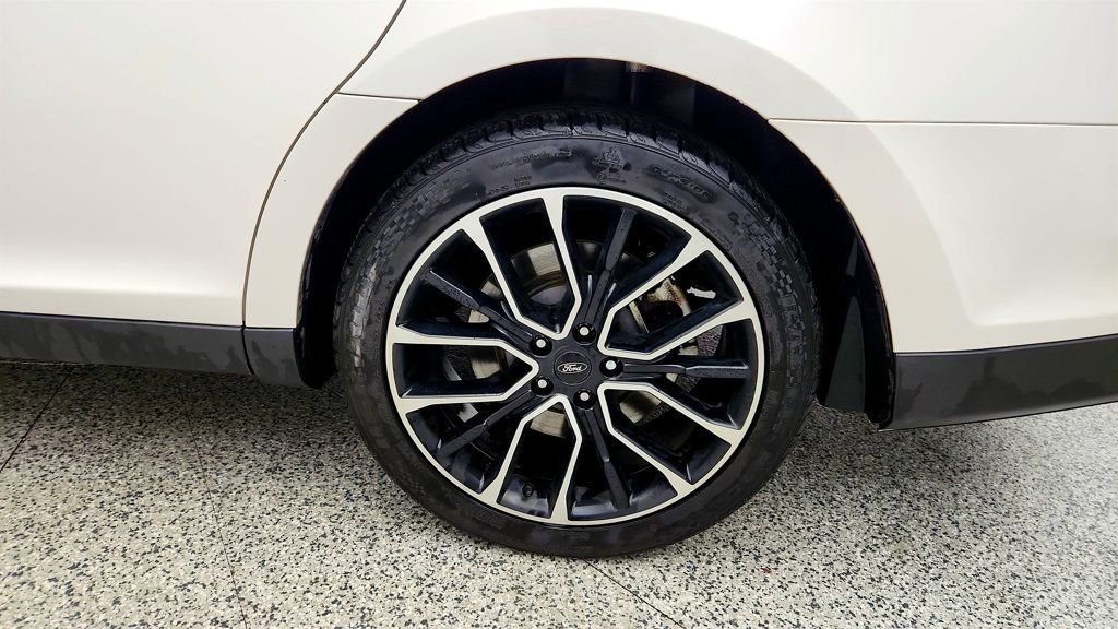 Used 2018 Ford Taurus SHO w/ Driver Assist Package AWD/4WD image 9