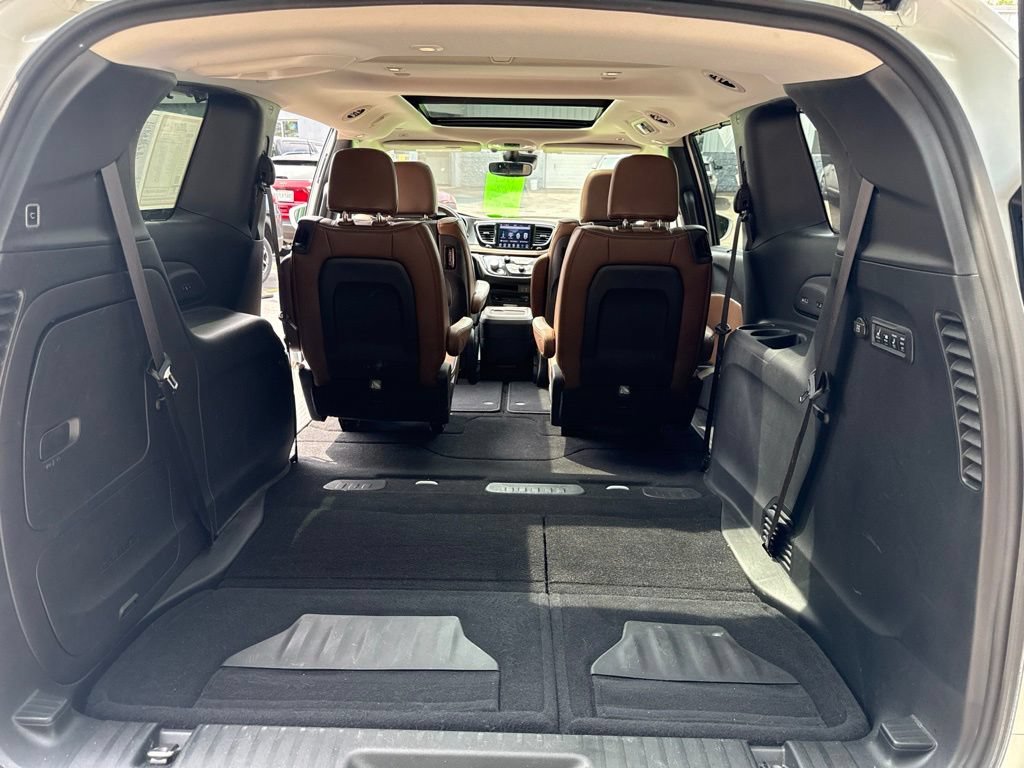 Used 2019 Chrysler Pacifica Limited w/ Advanced Safetytec Group FWD image 13