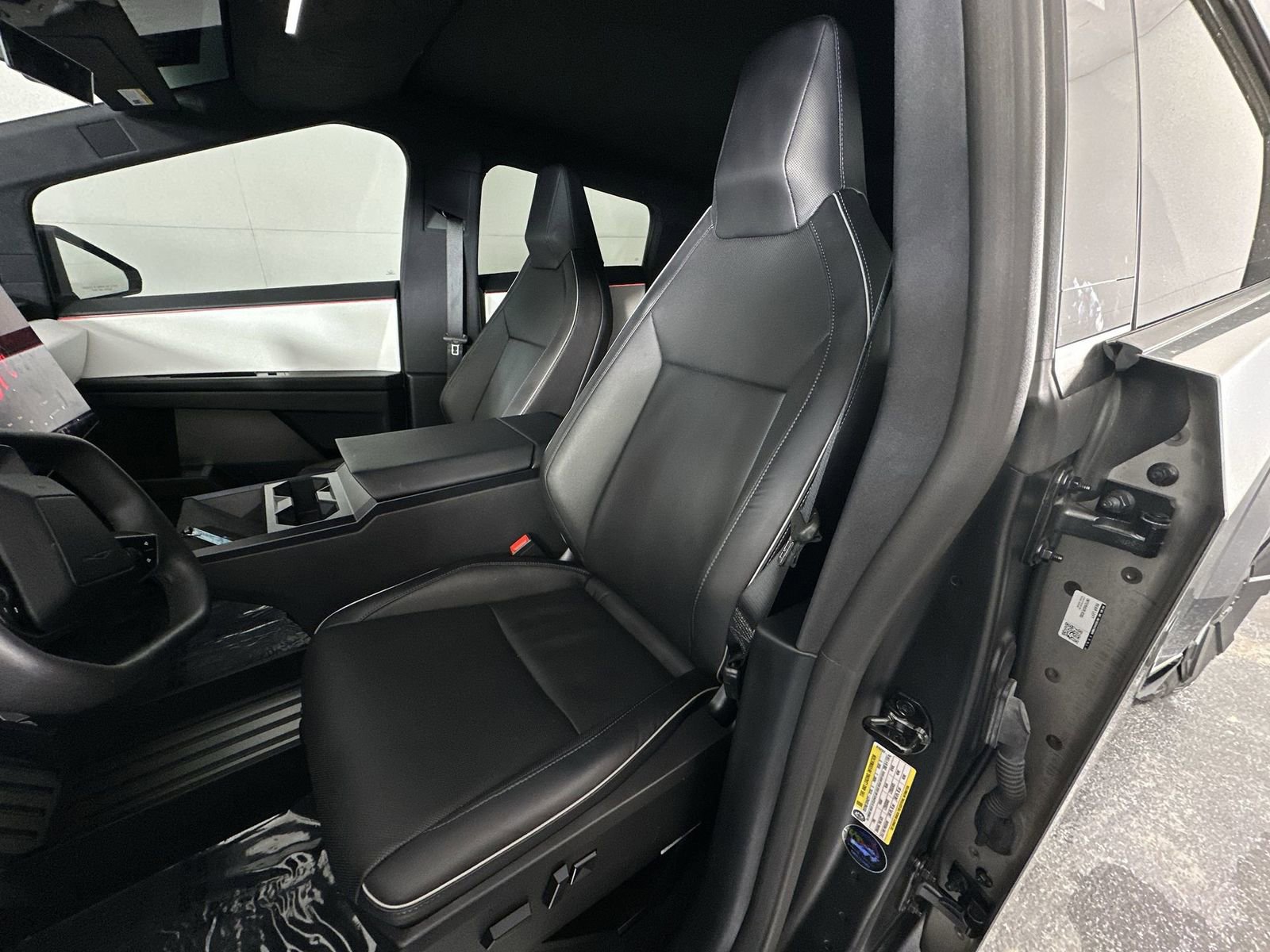 Used 2024 Tesla Cybertruck AWD Crew Cab image 15