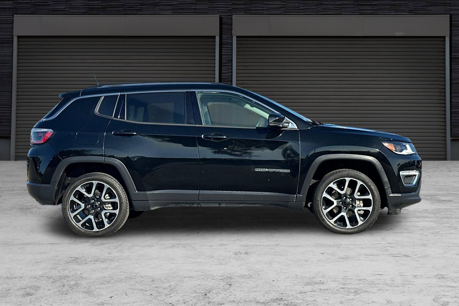 Used 2018 Jeep Compass Limited w/ Navigation Group image 3