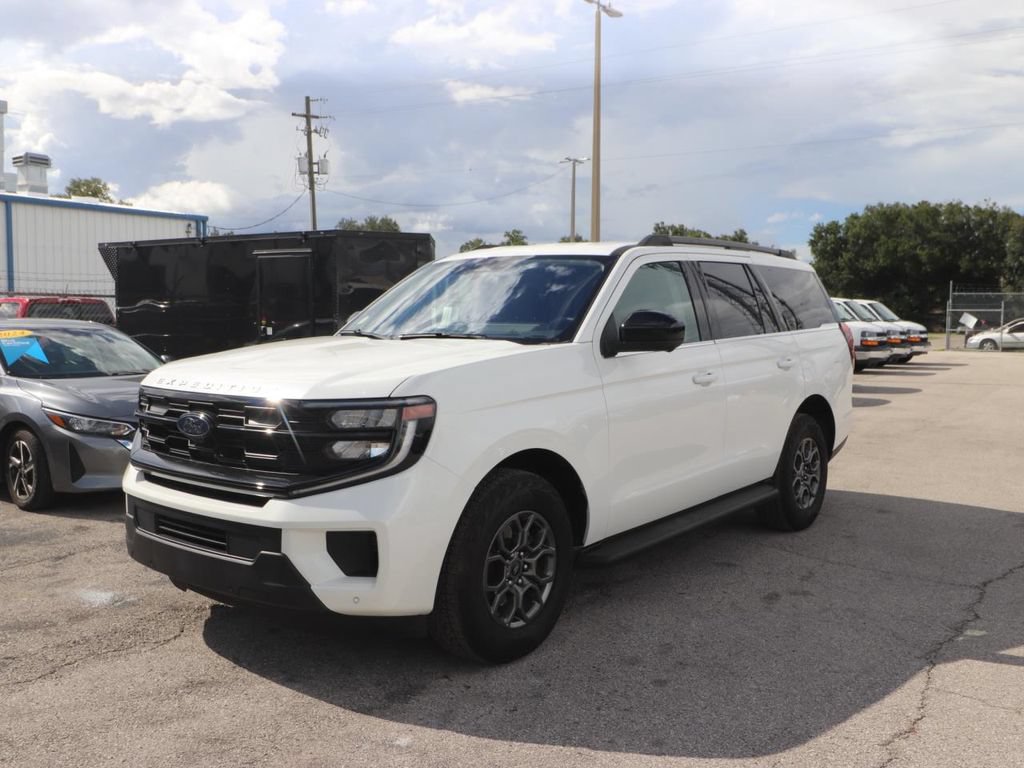Used 2025 Ford Expedition Active RWD image 3