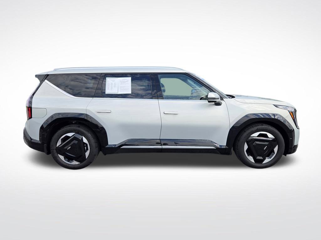 Used 2026 Kia EV9 Land AWD/4WD image 2