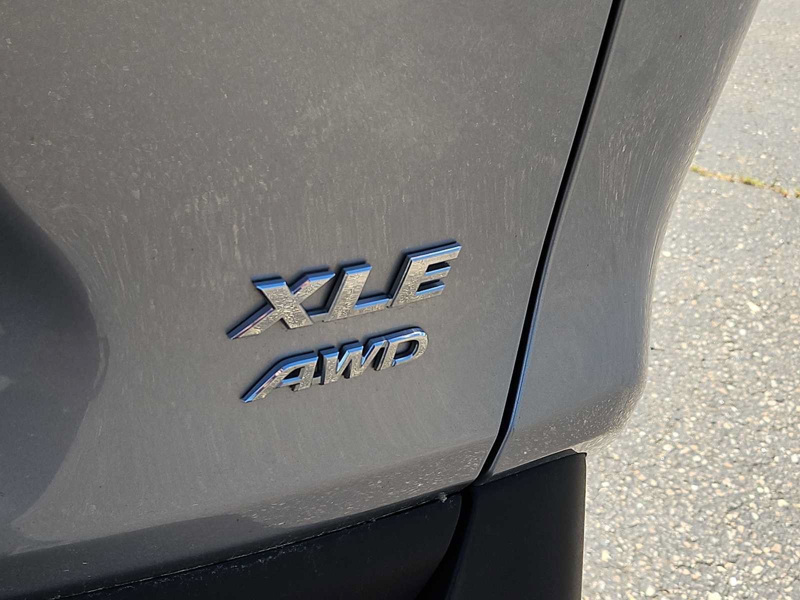 Used 2021 Toyota RAV4 XLE Premium AWD/4WD image 5
