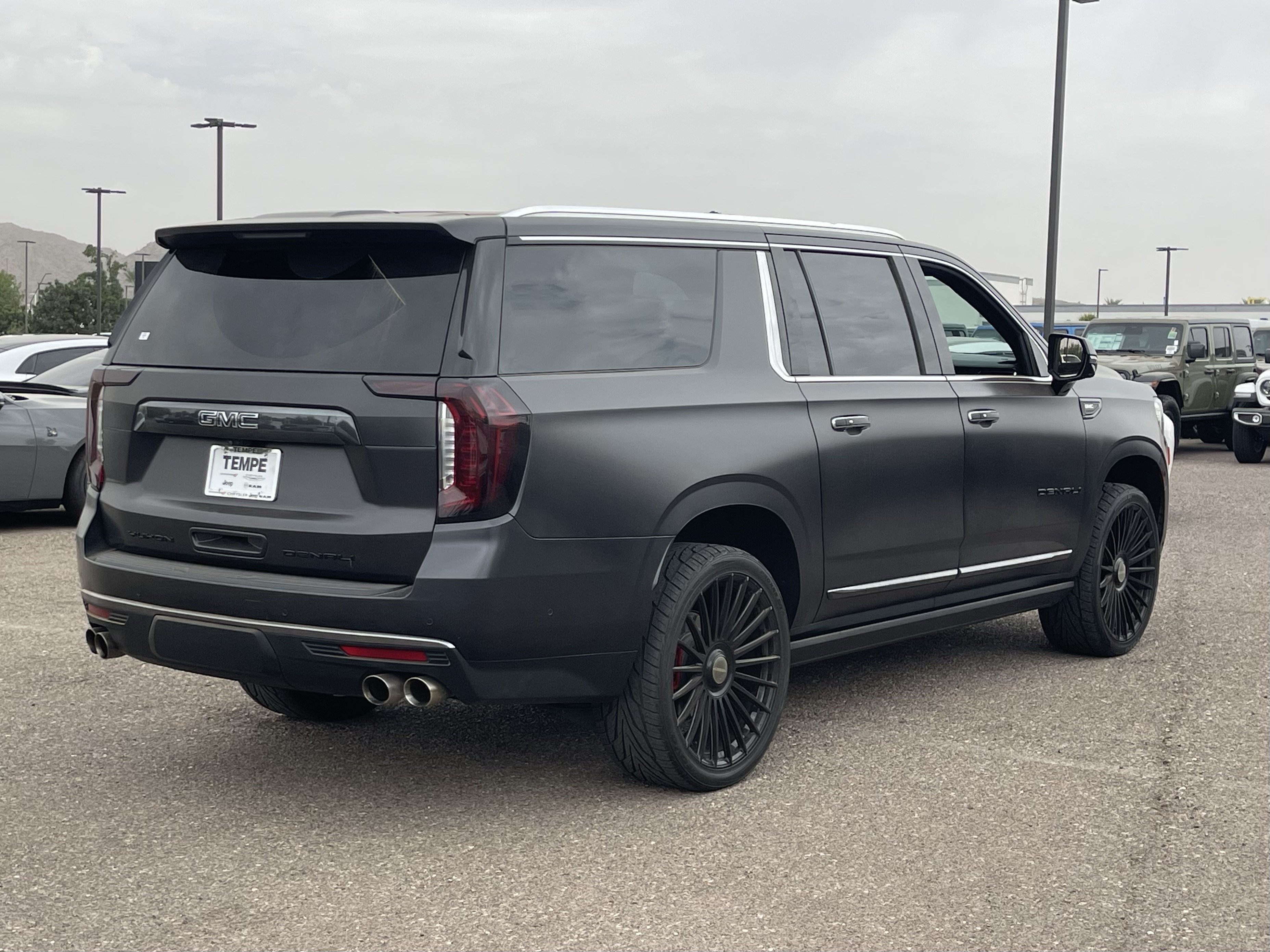 Used 2023 GMC Yukon XL Denali Ultimate AWD/4WD image 5