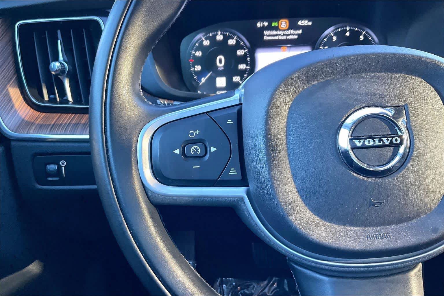 Used 2021 Volvo XC60 T5 Momentum w/ Premium Package AWD/4WD image 23
