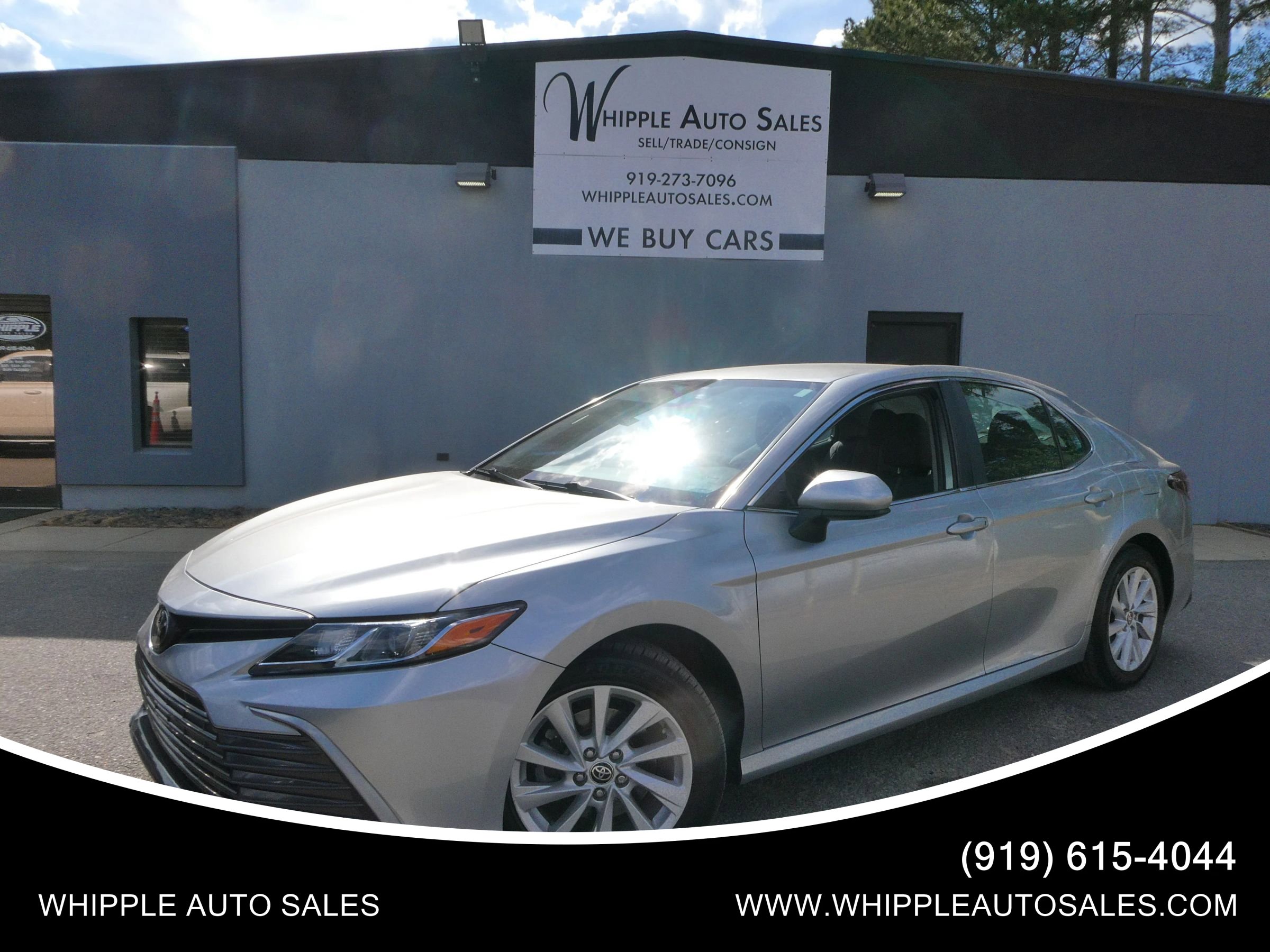 Used 2022 Toyota Camry LE FWD image 1