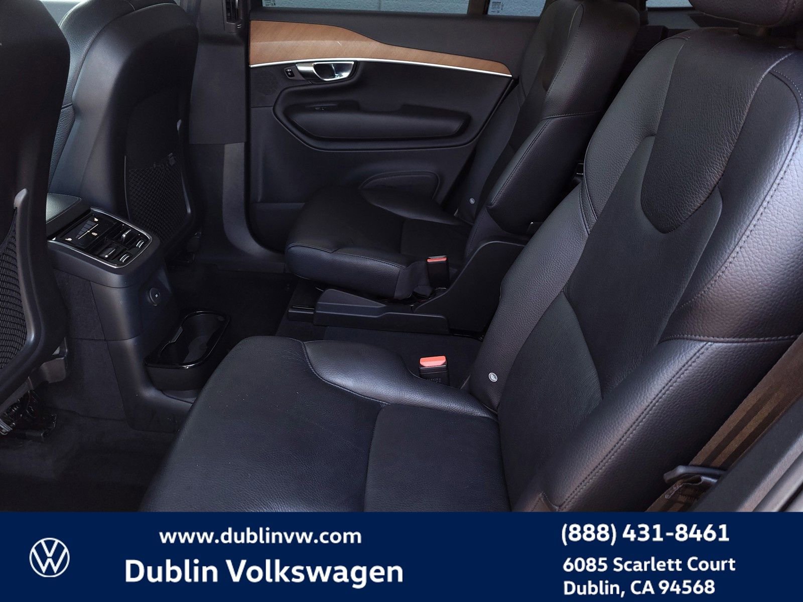 Used 2022 Volvo XC90 T8 Inscription Expression w/ Climate Package image 11