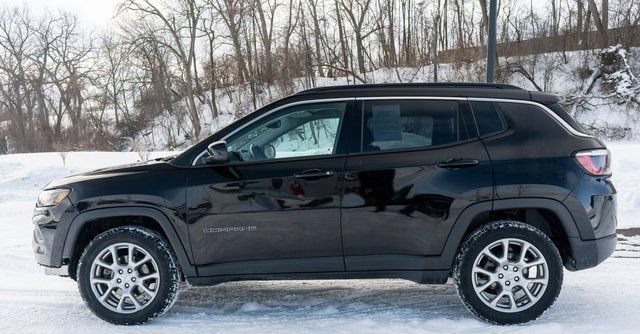 Used 2022 Jeep Compass Latitude image 9