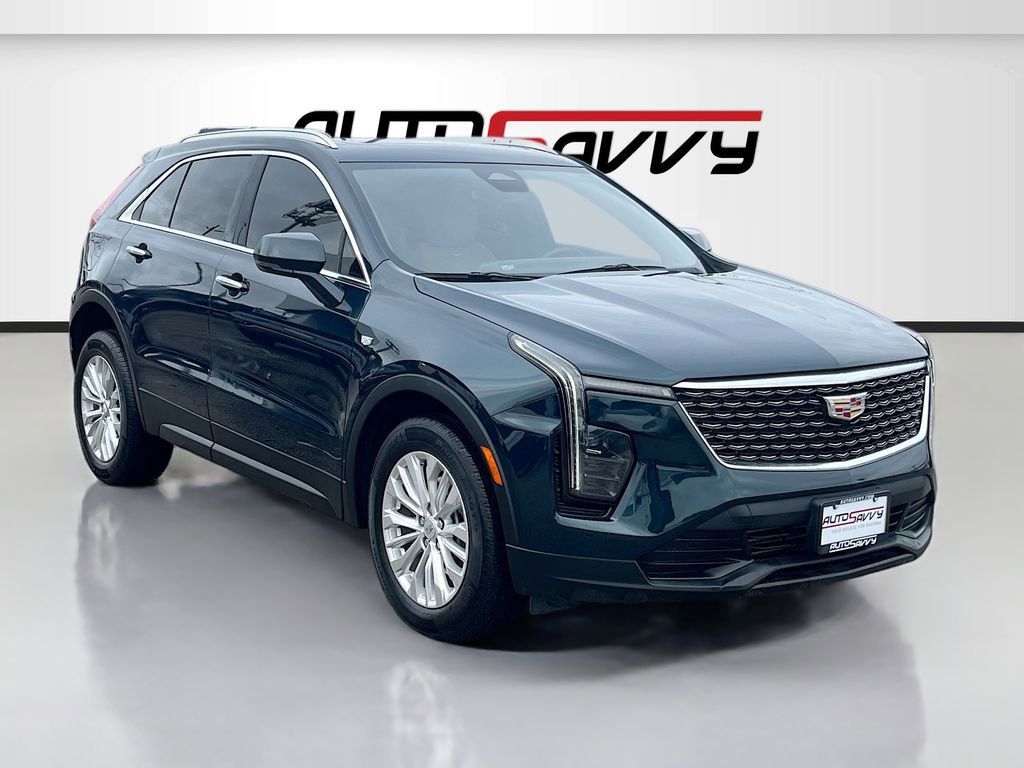 Used 2024 Cadillac XT4 Luxury w/ Cold Weather Package FWD image 2