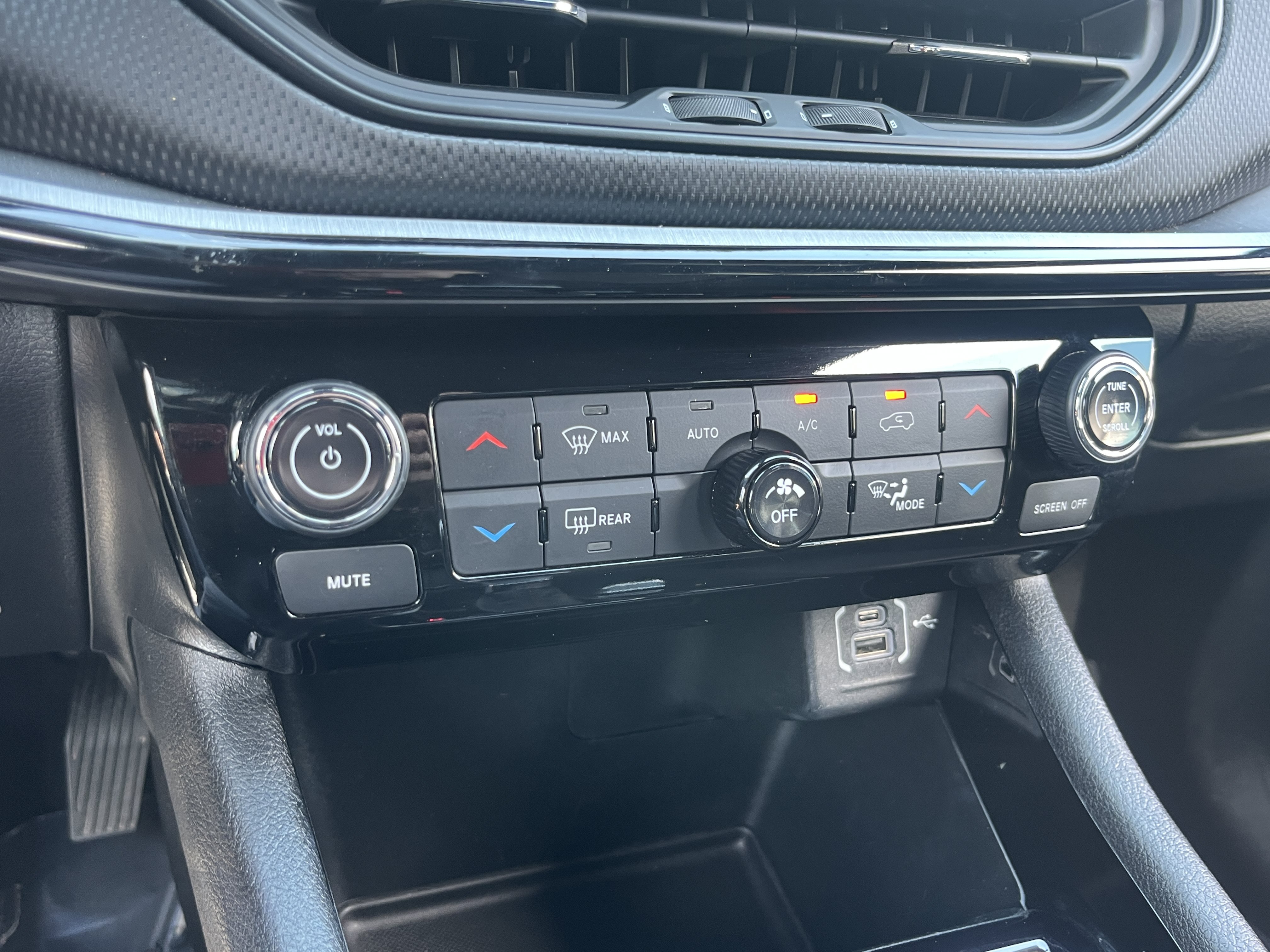Used 2025 Jeep Compass Trailhawk AWD/4WD image 26