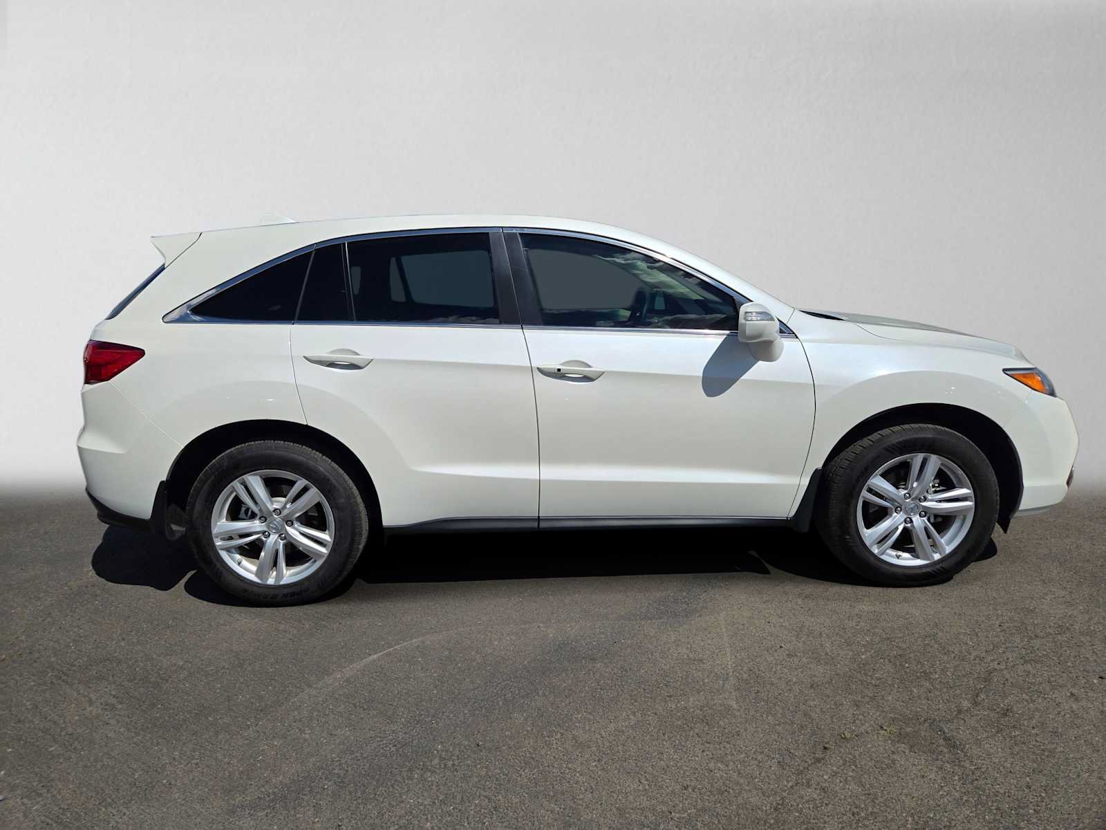 Used 2015 Acura RDX w/ Technology Package AWD/4WD image 2