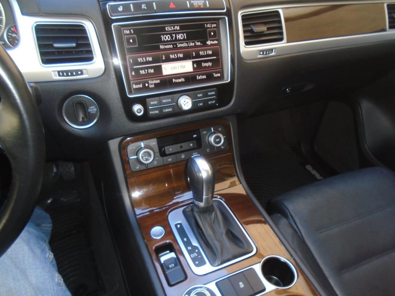 Used 2016 Volkswagen Touareg TDI image 38