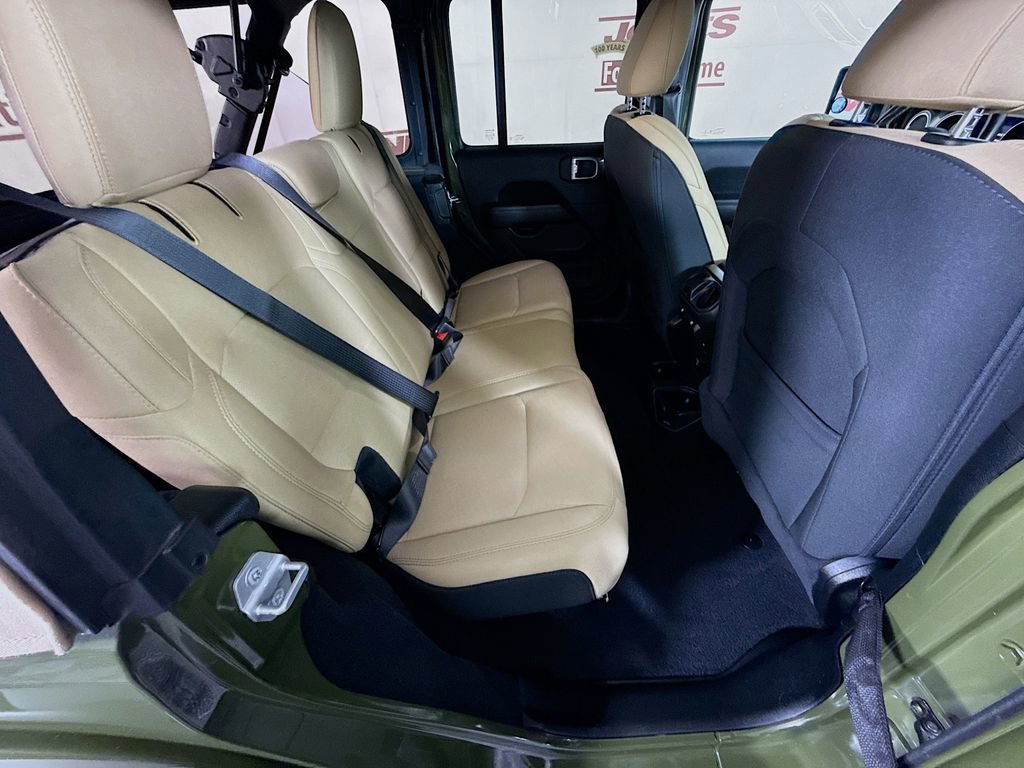 Used 2020 Jeep Wrangler Unlimited Sahara image 29