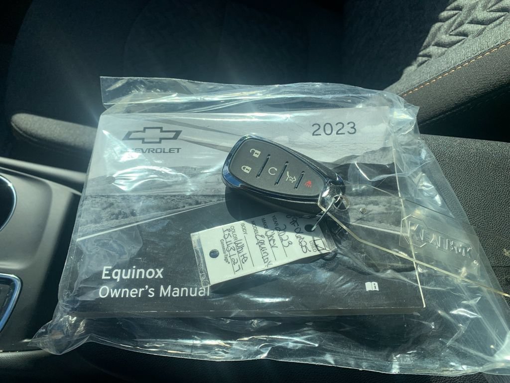 Used 2023 Chevrolet Equinox LT AWD/4WD image 9