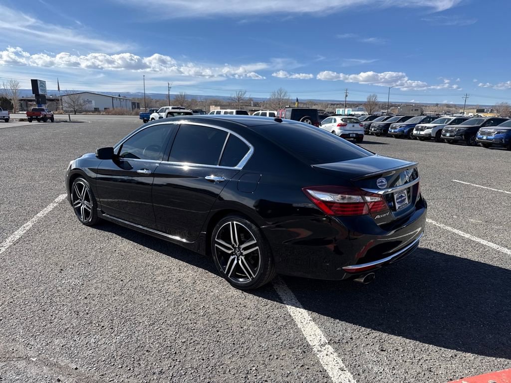 Used 2017 Honda Accord Touring image 4
