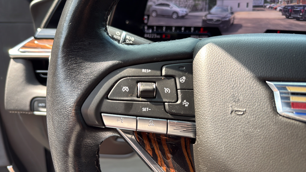 Used 2021 Cadillac Escalade Luxury AWD/4WD image 33