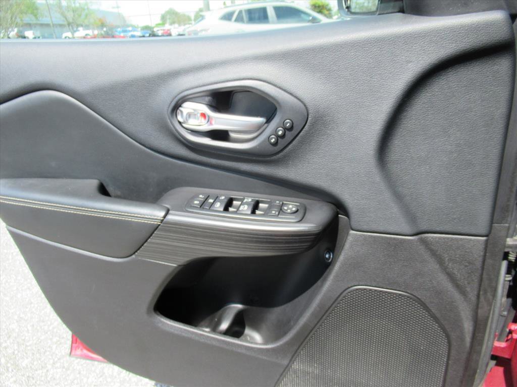 Used 2014 Jeep Cherokee Limited w/ Luxury Group image 19