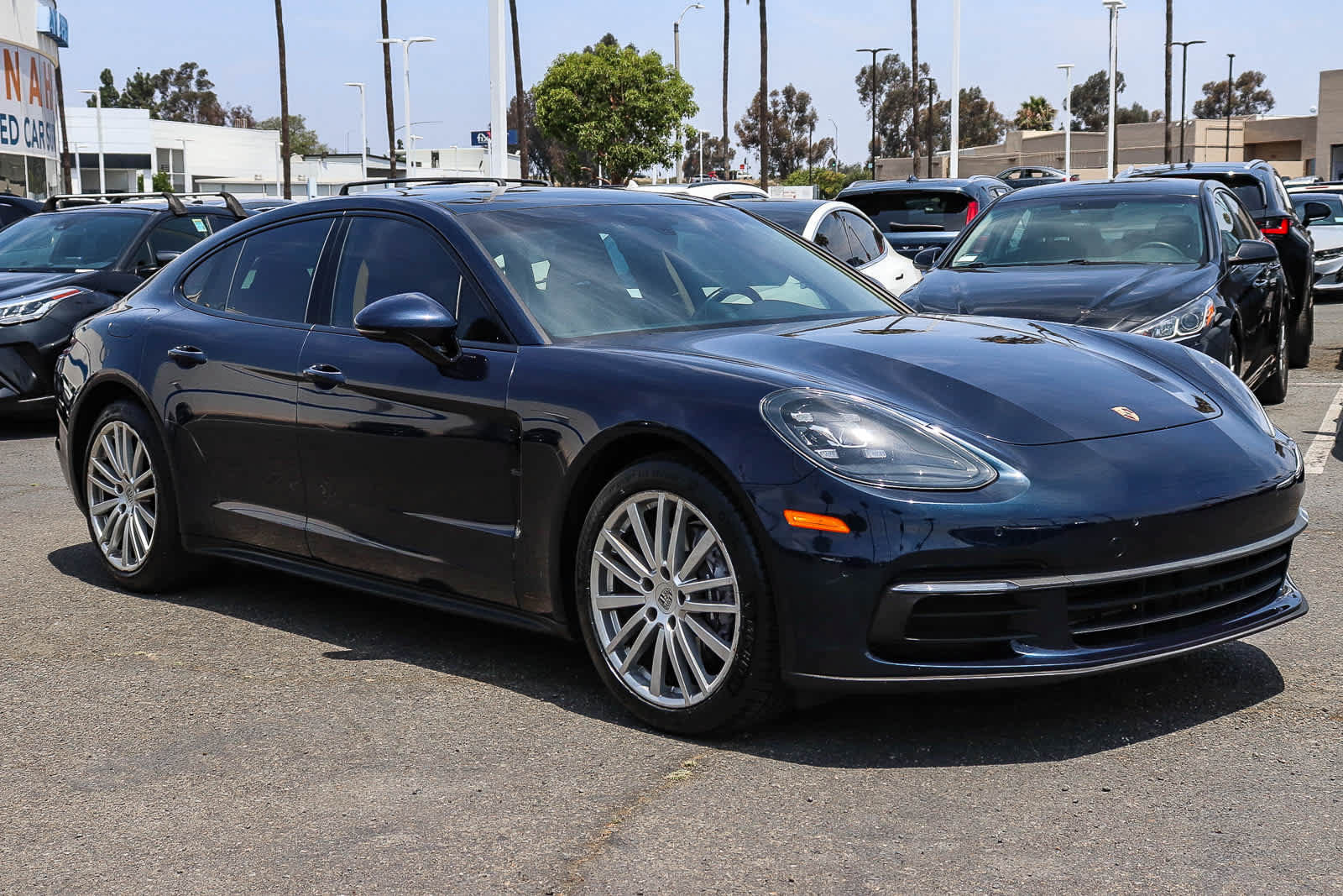 Used 2017 Porsche Panamera 4 AWD/4WD image 3