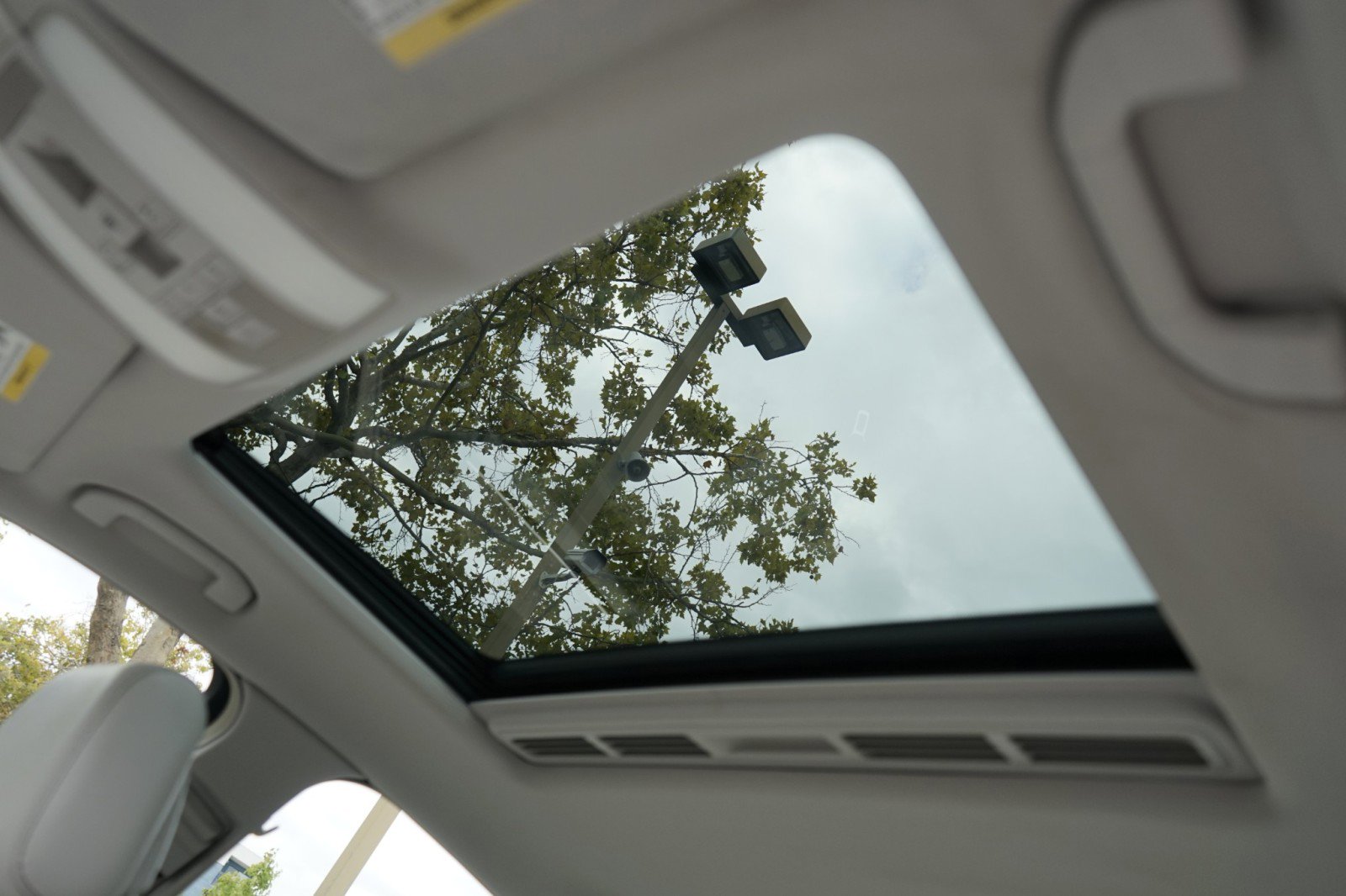 Used 2014 Mercedes-Benz E 350 Sedan image 28