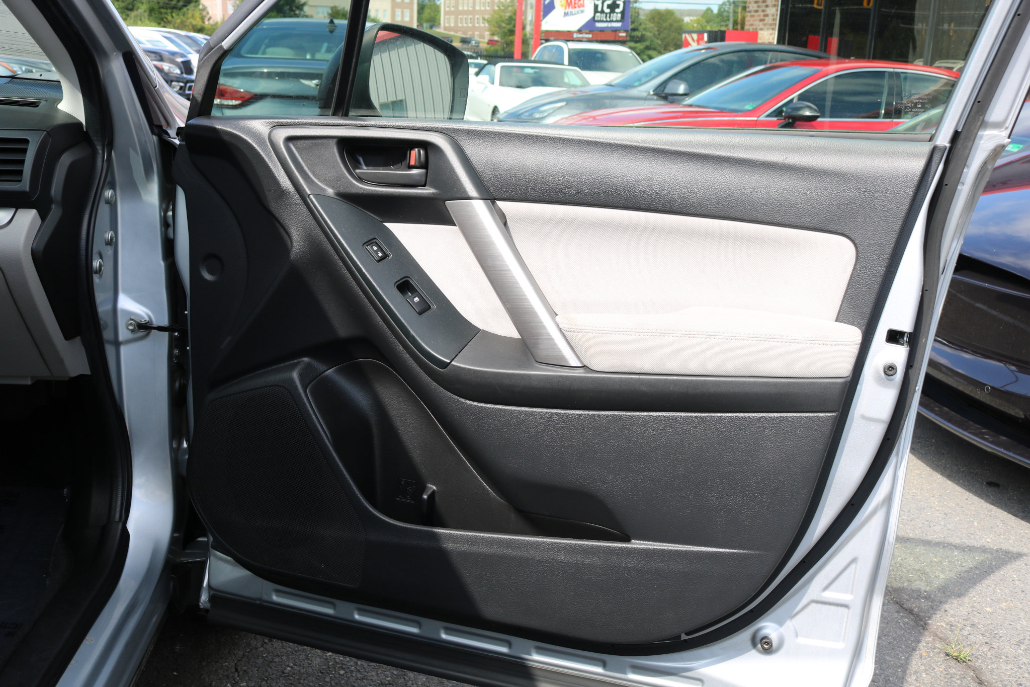 Used 2015 Subaru Forester 2.5i w/ Alloy Wheel Package image 37