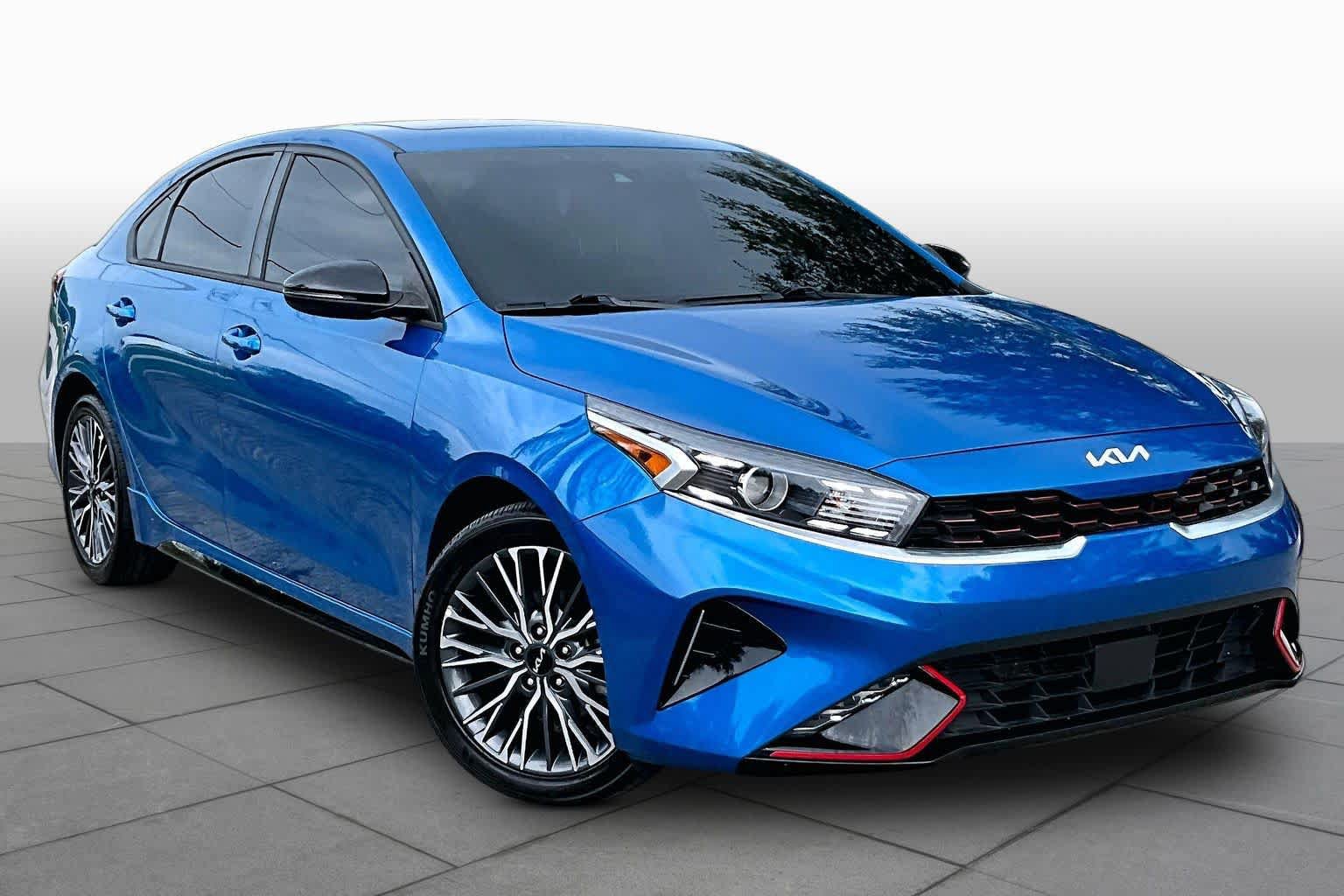 Used 2023 Kia Forte GT-Line w/ GT-Line Premium Package FWD image 3