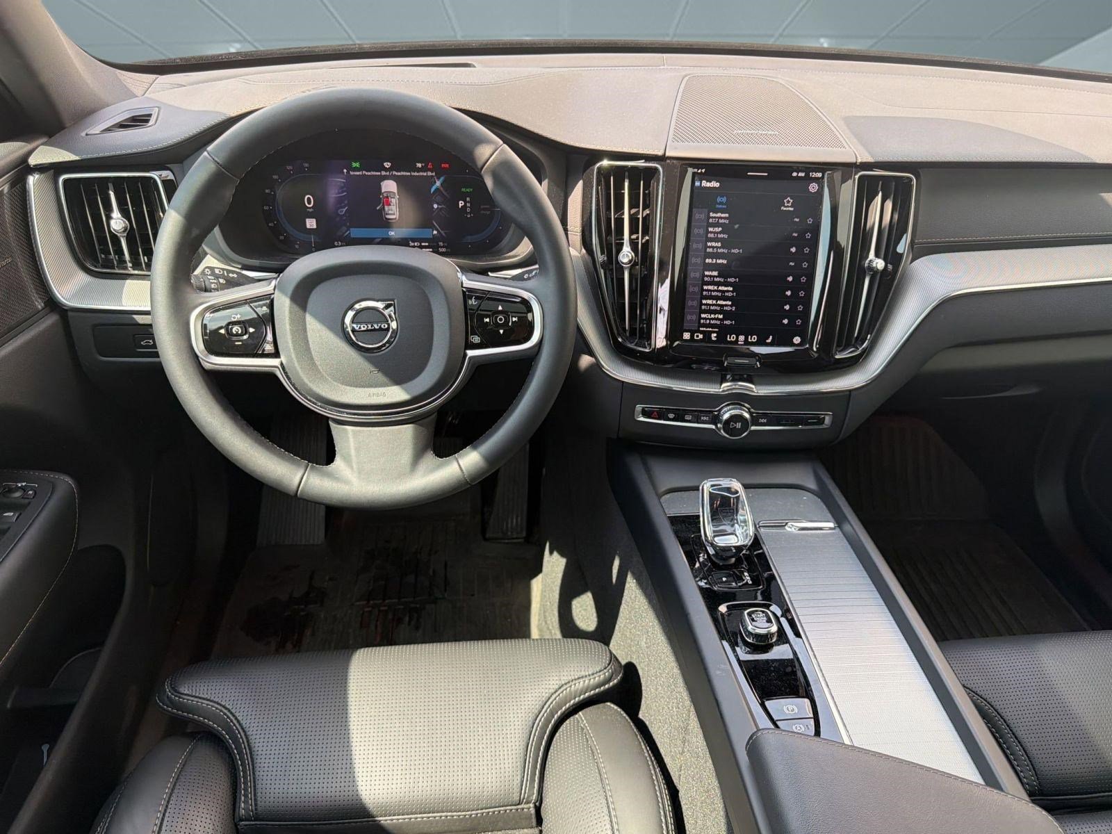 Certified 2024 Volvo XC60 T8 Ultimate w/ Protection Package Premier image 28