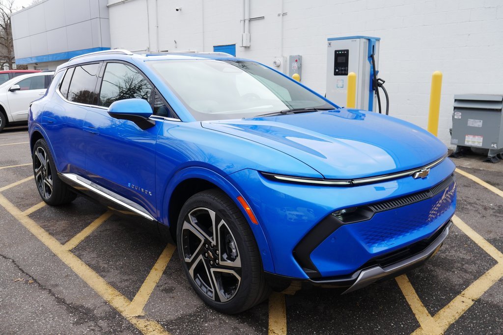 New 2026 Chevrolet Equinox EV LT image 2