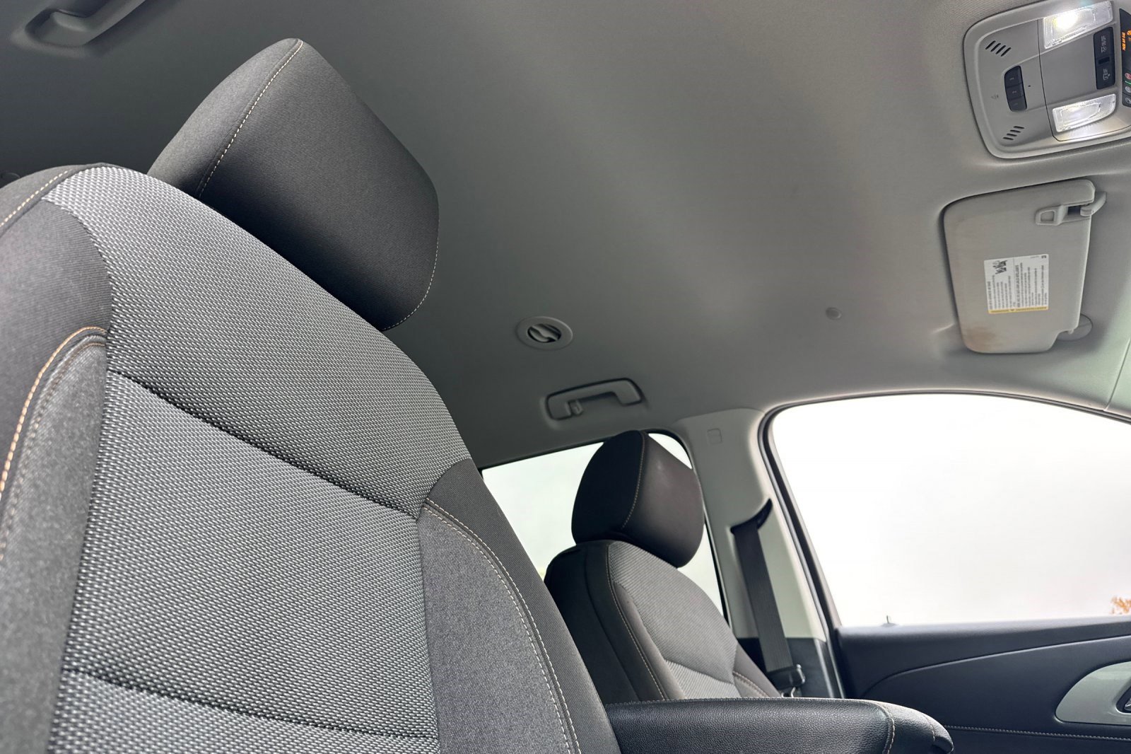 Used 2021 Chevrolet Traverse LT image 25