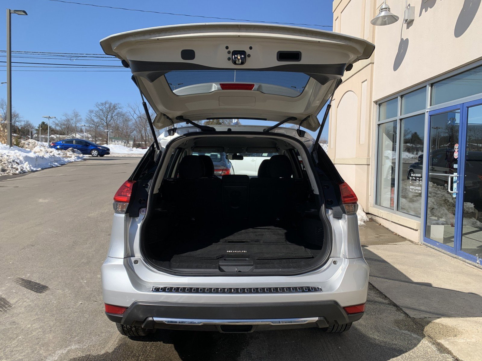 Used 2017 Nissan Rogue SV image 8