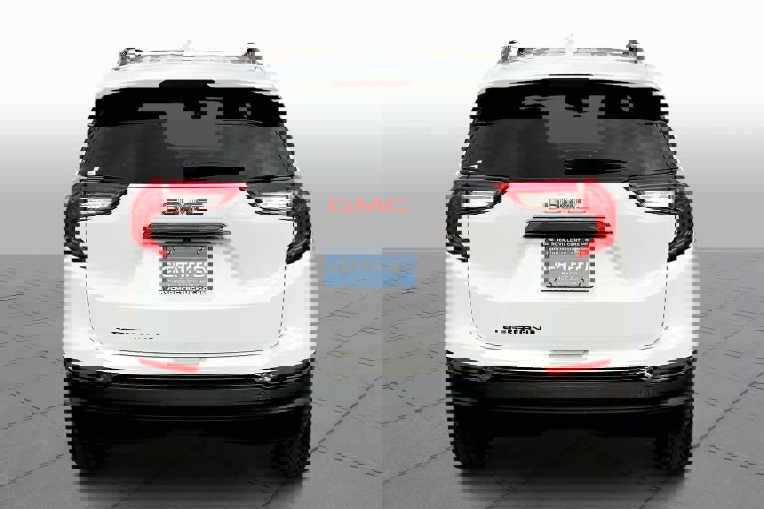 Certified 2022 GMC Terrain SLE w/ Driver Convenience Package image 3