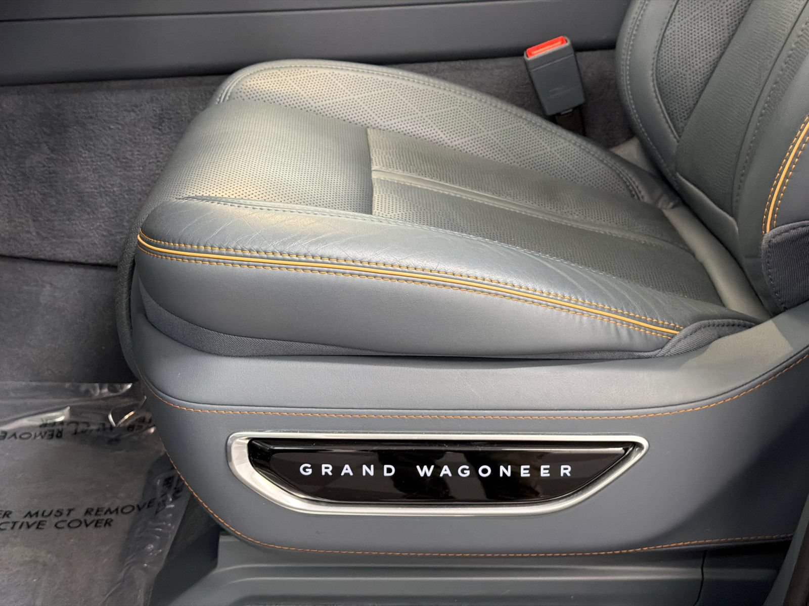 Used 2023 Jeep Grand Wagoneer L Series II w/ Premium Group II AWD/4WD image 17