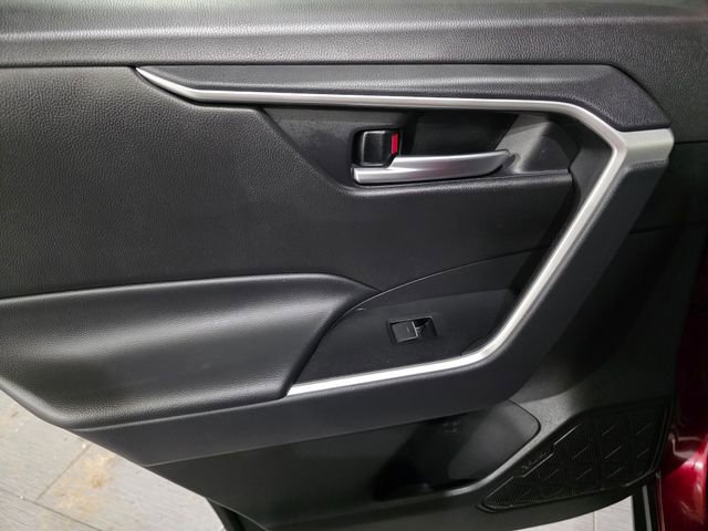 Used 2025 Toyota RAV4 XLE AWD/4WD image 11