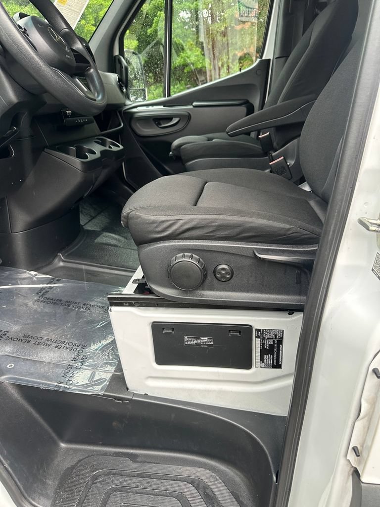 Used 2021 Mercedes-Benz Sprinter 3500 image 13