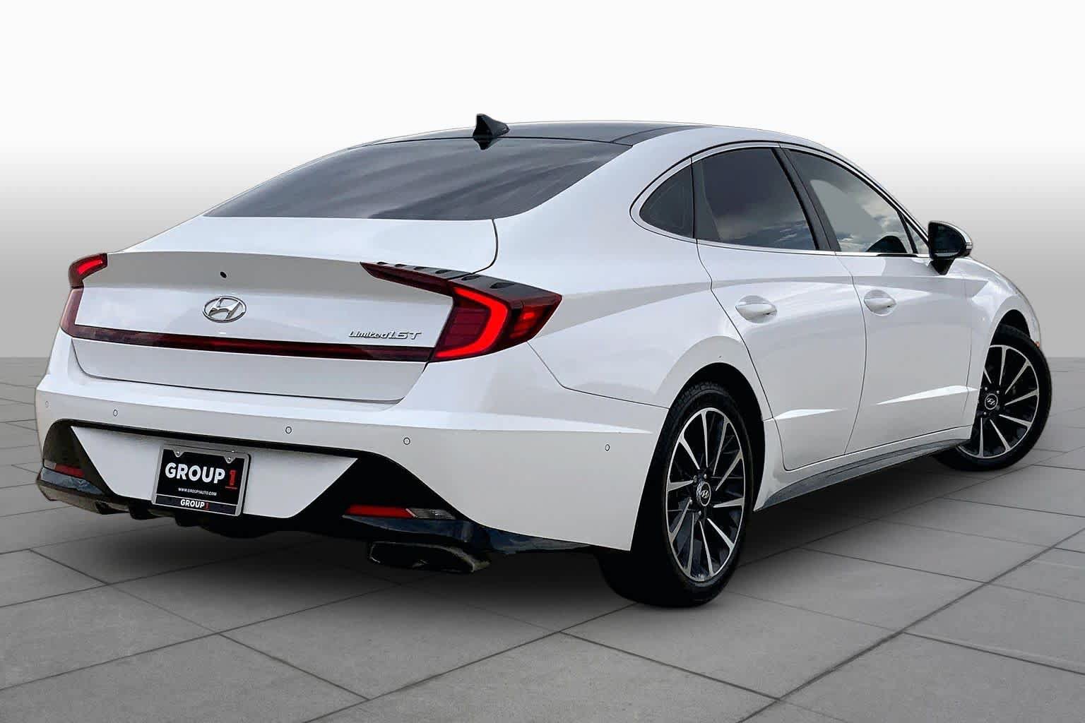 Used 2022 Hyundai Sonata Limited w/ Preferred Accessory Package FWD image 13