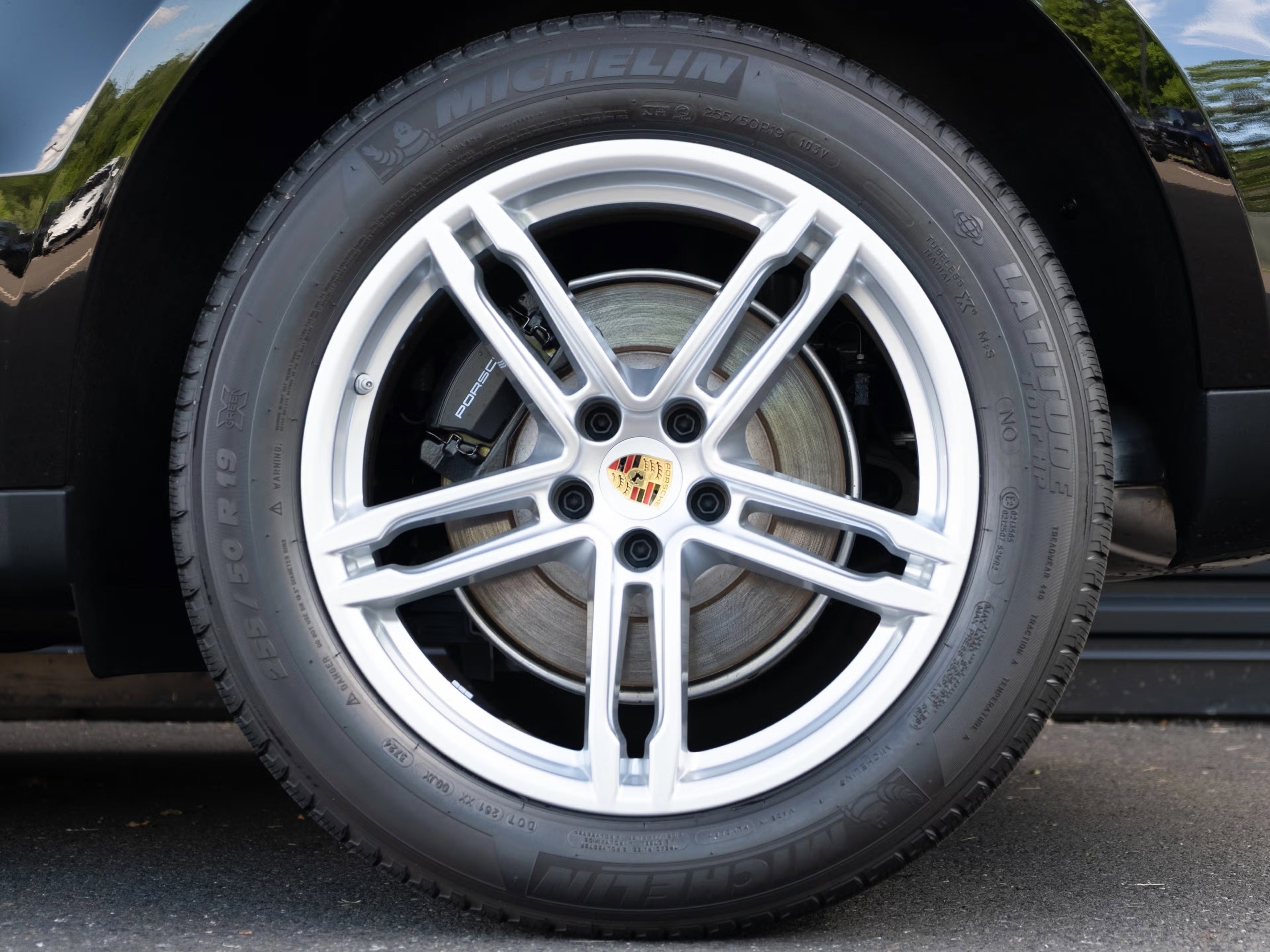 Certified 2025 Porsche Macan image 13