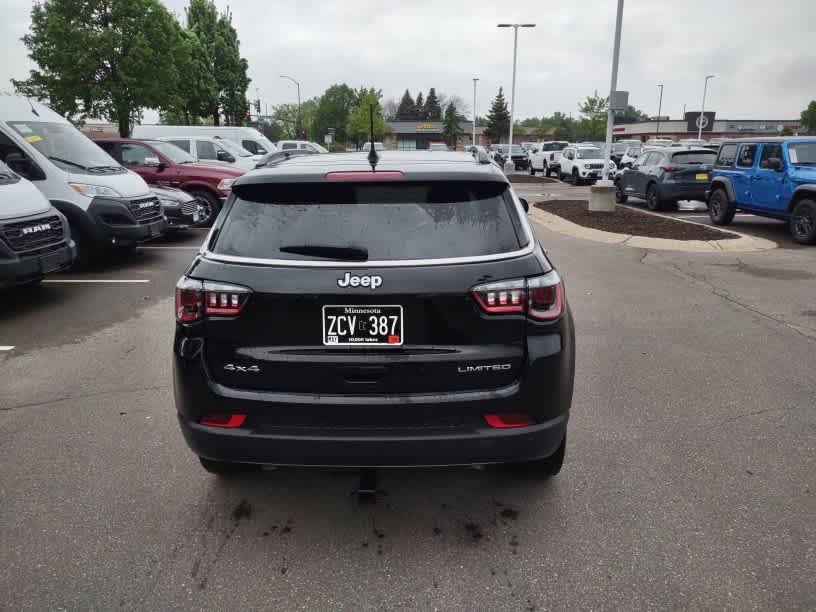Used 2024 Jeep Compass Limited w/ Sun and Sound Group AWD/4WD image 3