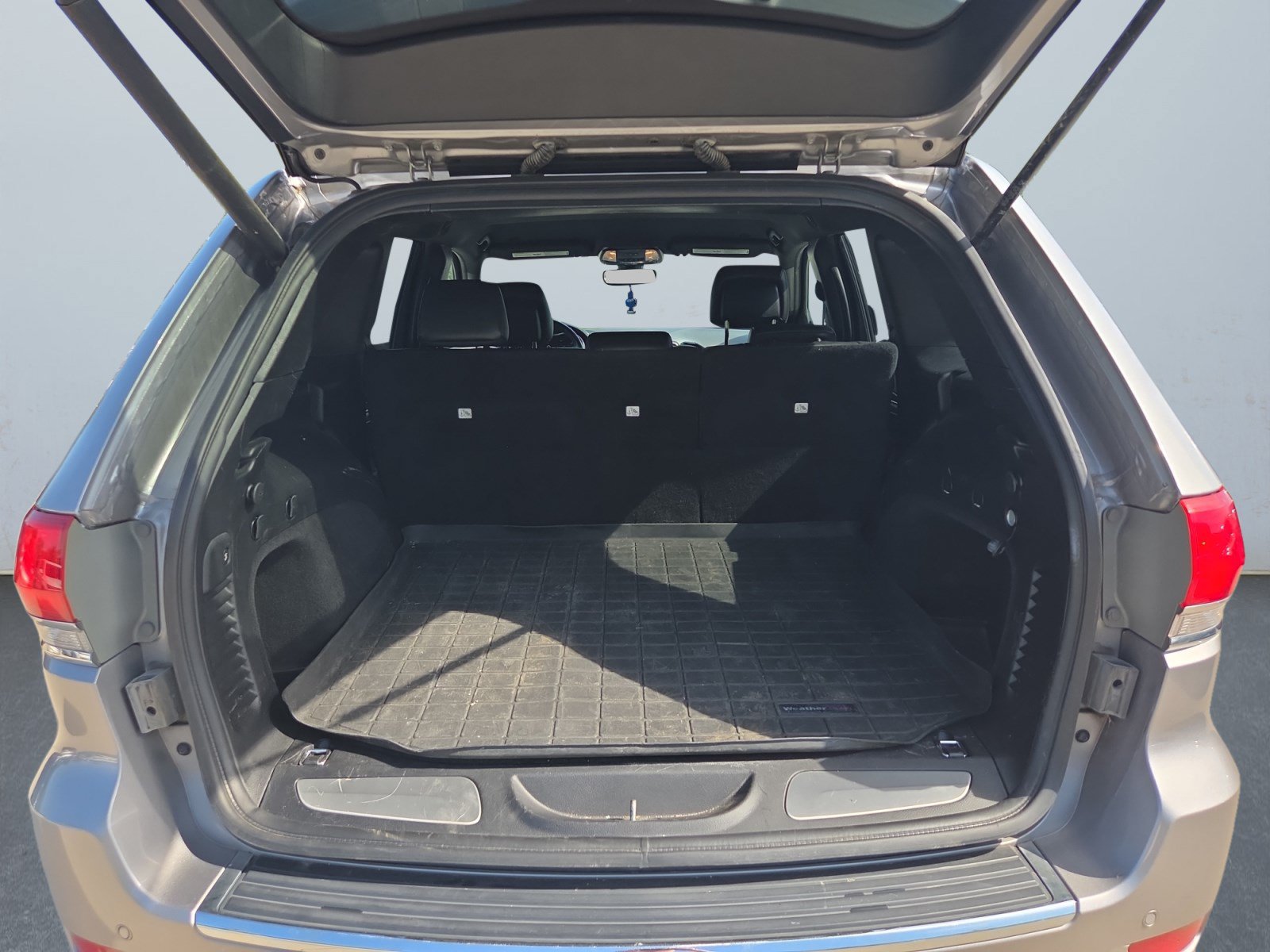 Used 2019 Jeep Grand Cherokee Limited AWD/4WD image 16