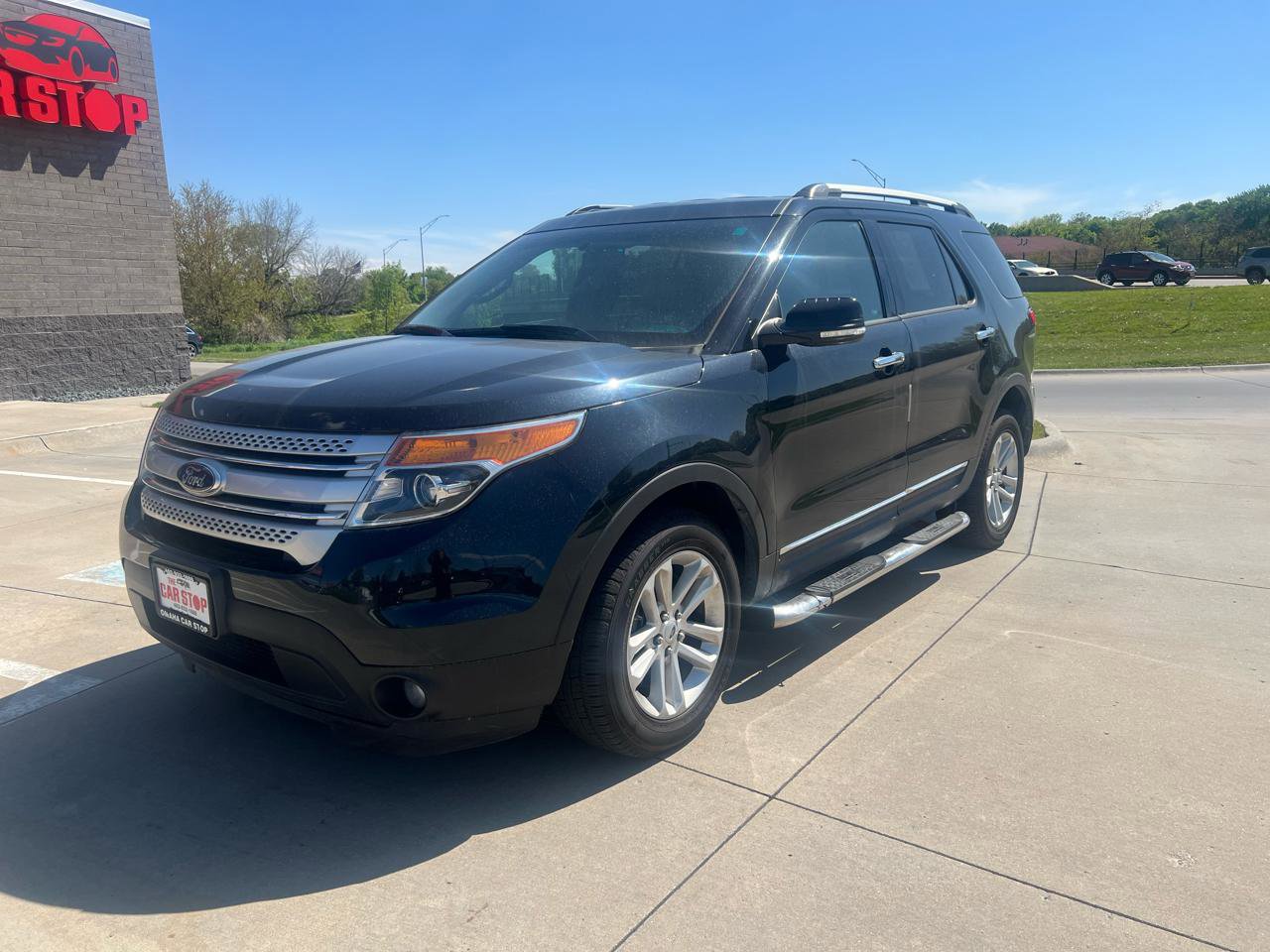 Used 2014 Ford Explorer XLT w/ Equipment Group 202A AWD/4WD image 2