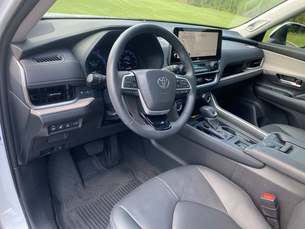 Used 2024 Toyota Grand Highlander AWD Hybrid image 25
