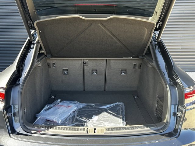 Certified 2025 Porsche Macan image 17