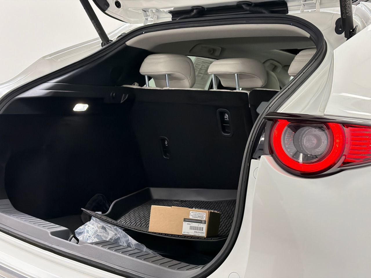 Certified 2025 MAZDA CX-30 2.5 Turbo w/ Premium Package image 8