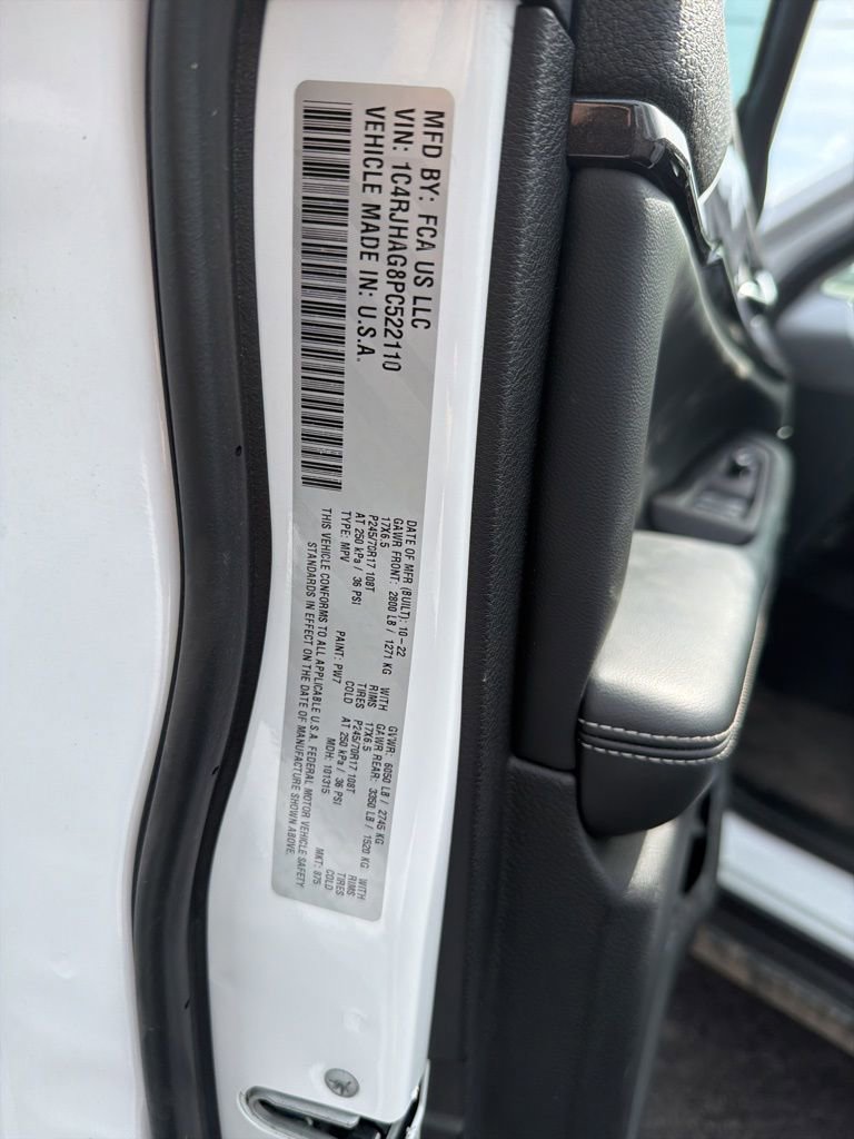 Certified 2023 Jeep Grand Cherokee Laredo AWD/4WD image 10