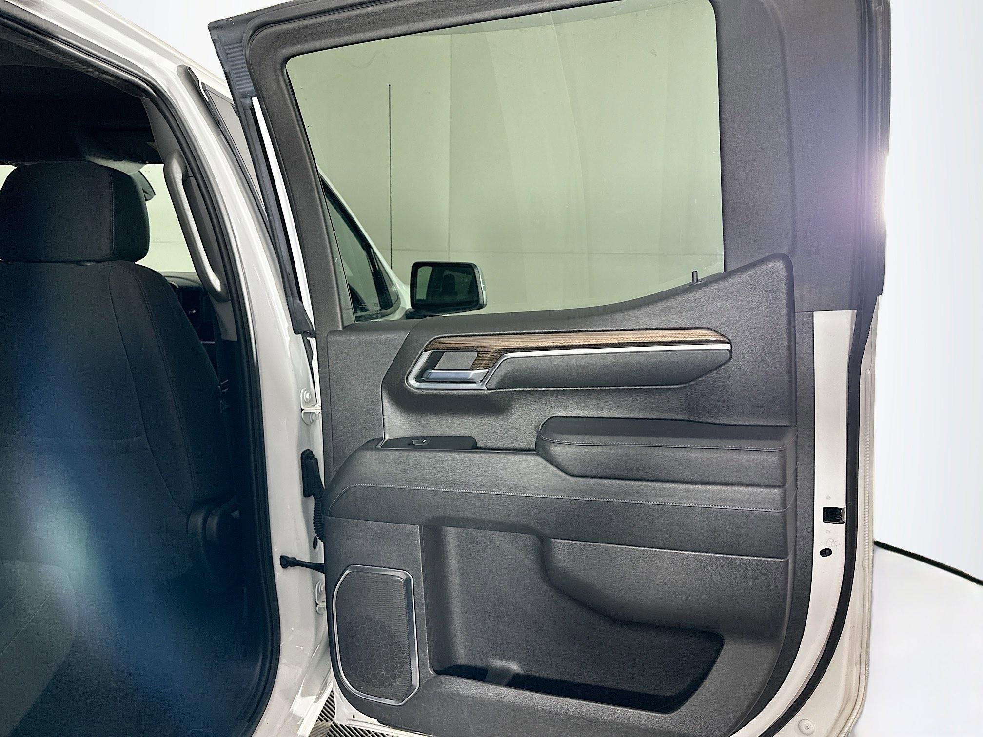 Used 2024 Chevrolet Silverado 1500 LT image 27