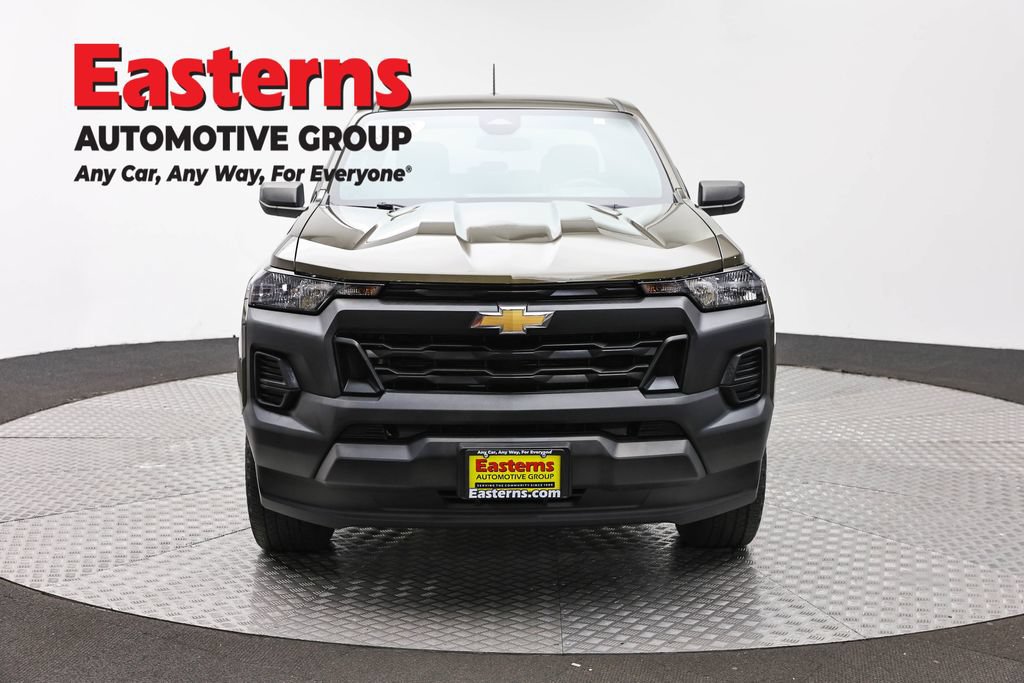 Used 2023 Chevrolet Colorado W/T RWD image 2