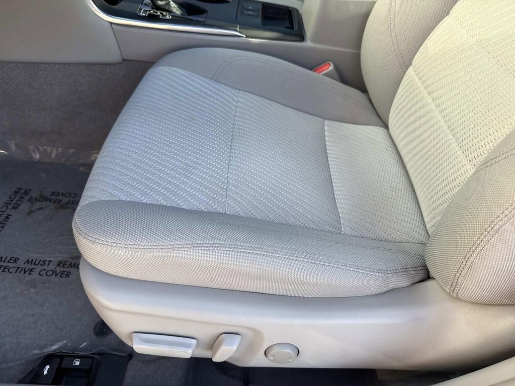 Used 2016 Toyota Camry LE FWD image 28