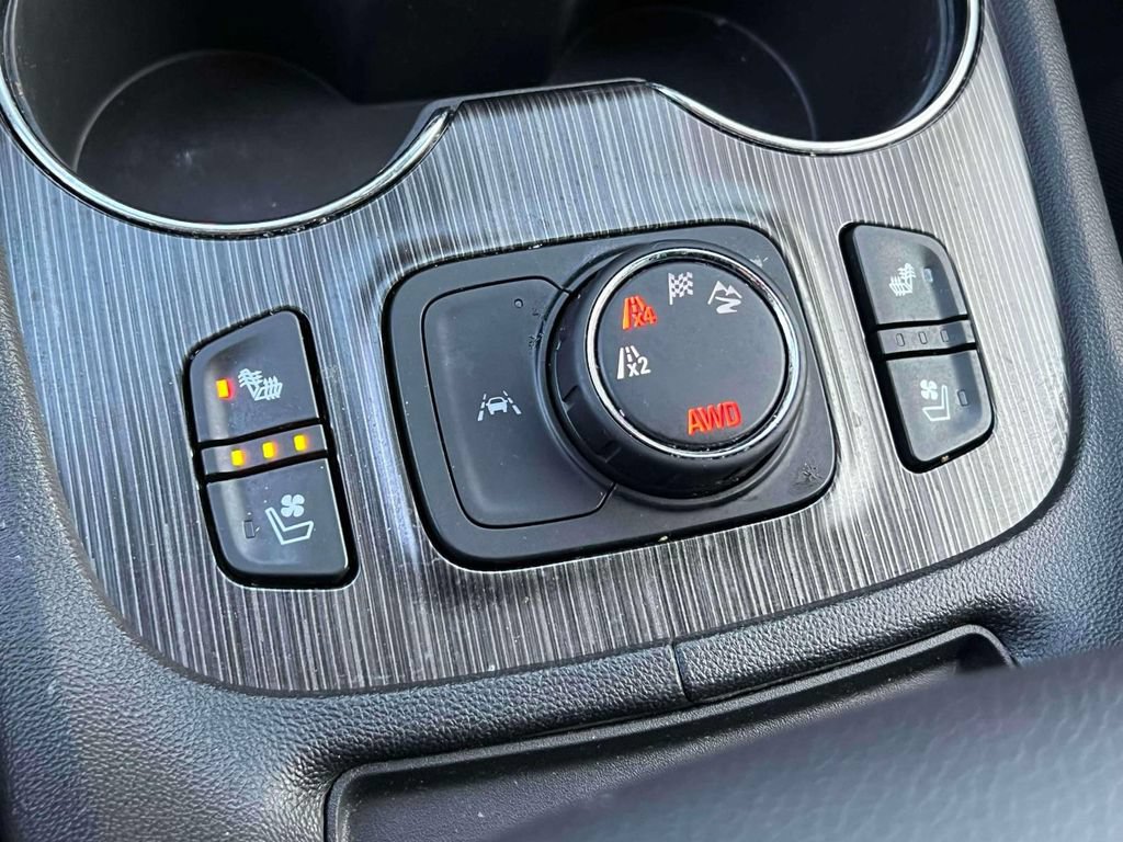 Used 2023 GMC Acadia SLT w/ Preferred Package AWD/4WD image 31