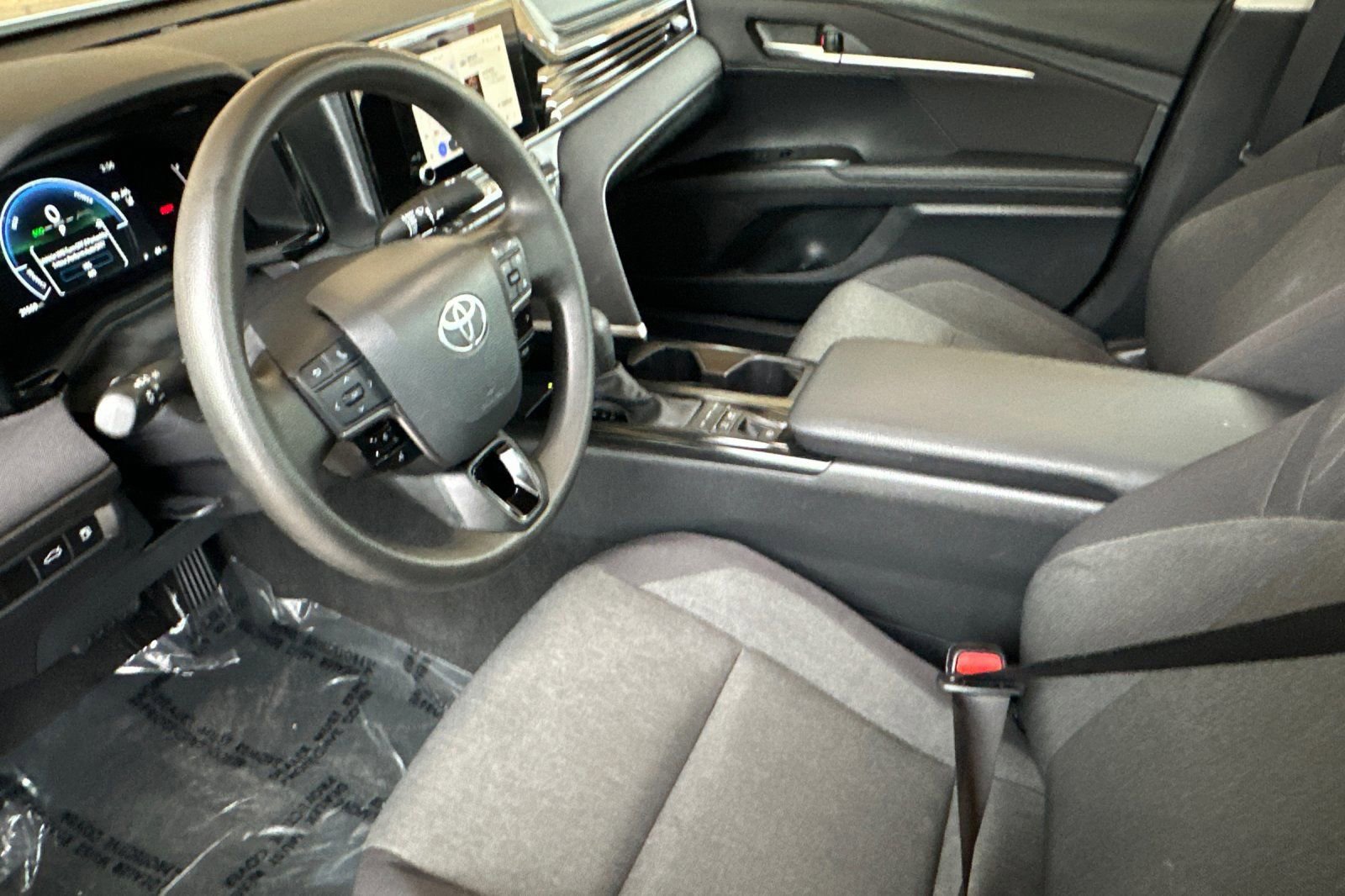 Used 2025 Toyota Camry LE image 10