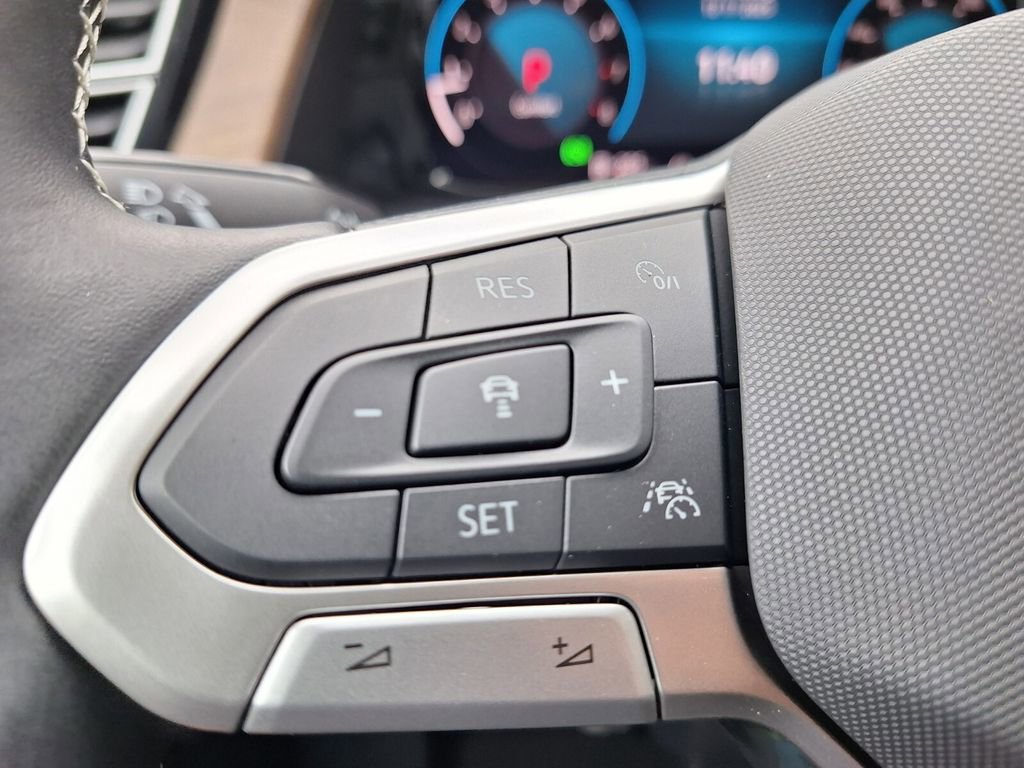 New 2026 Volkswagen Atlas SE image 12