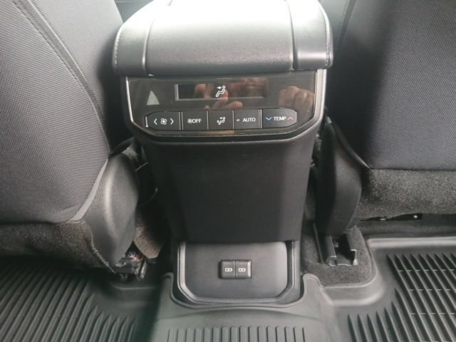 Used 2023 Toyota Highlander LE FWD image 16